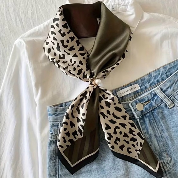 Leopard Print Scarf - Picture 2 of 3